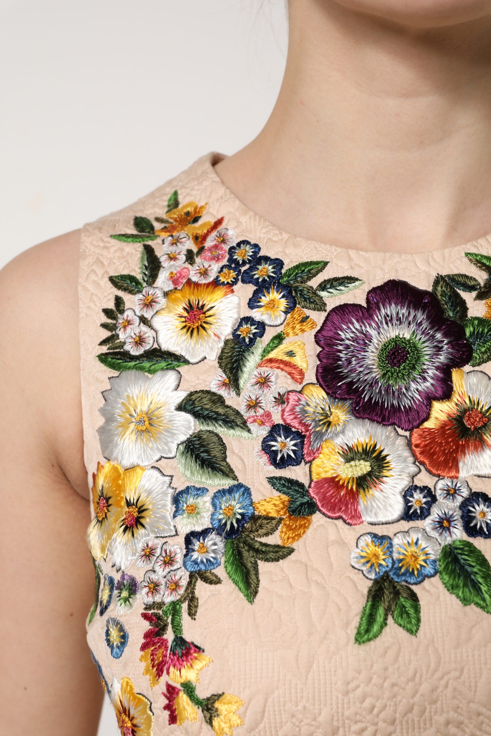 Beige Floral Embroidery Sleeveless Tank Top - ventzia