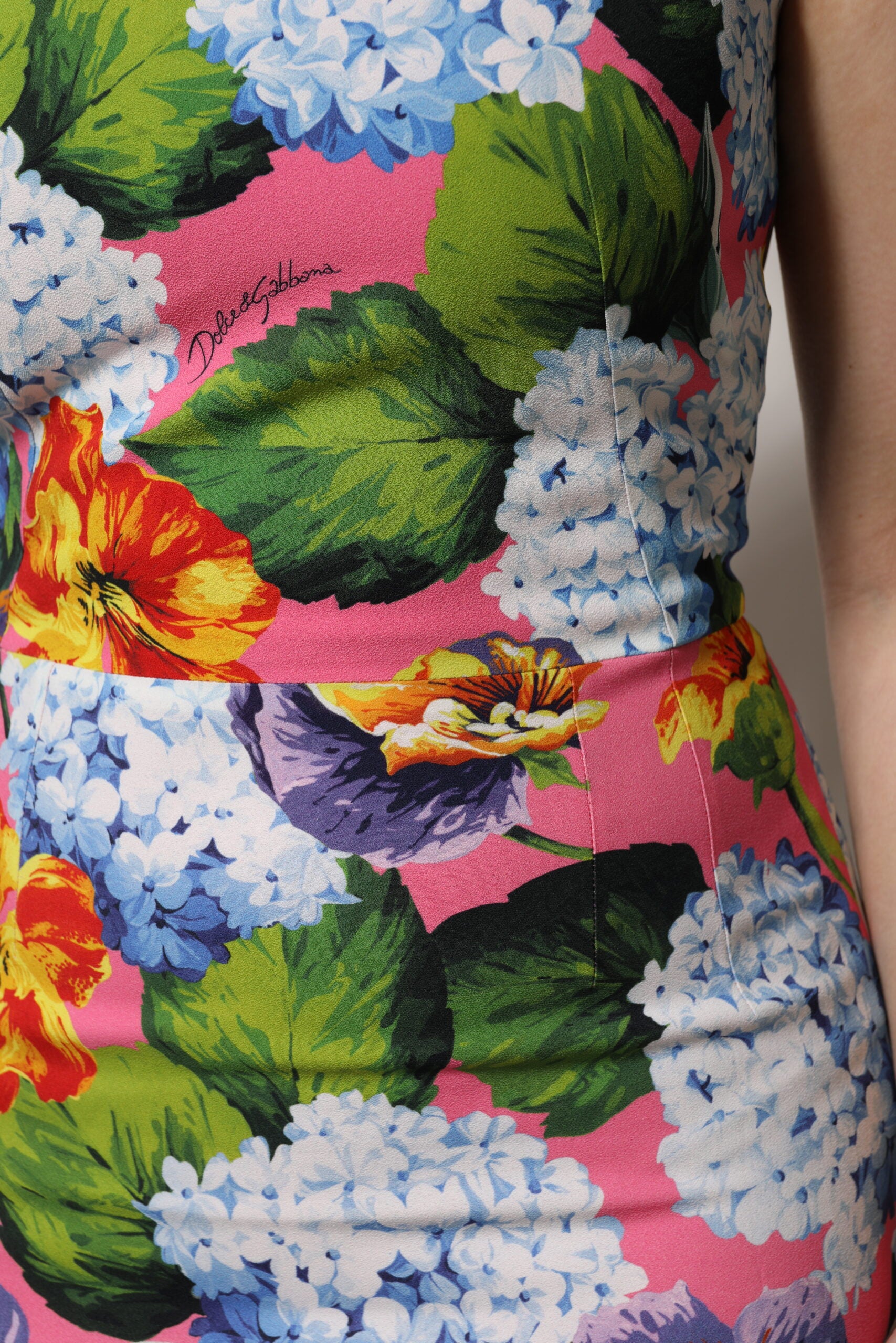 Multicolor Floral Sleeveless Sheath Dress - ventzia