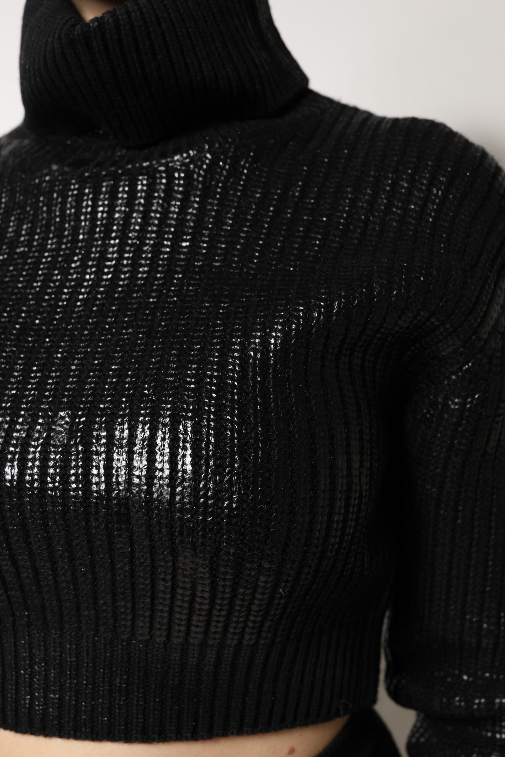 Black Wool Long Sleeve Turtleneck Cropped Top - ventzia