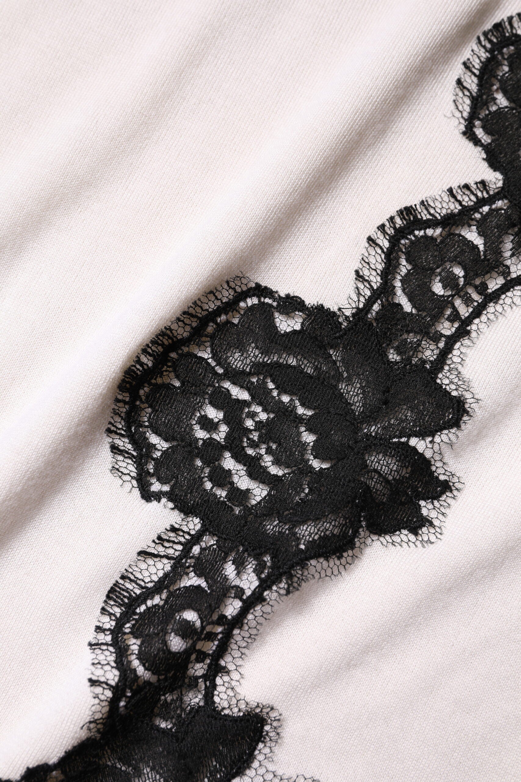 White Cashmere Floral Lace Detailing Tank Top - ventzia