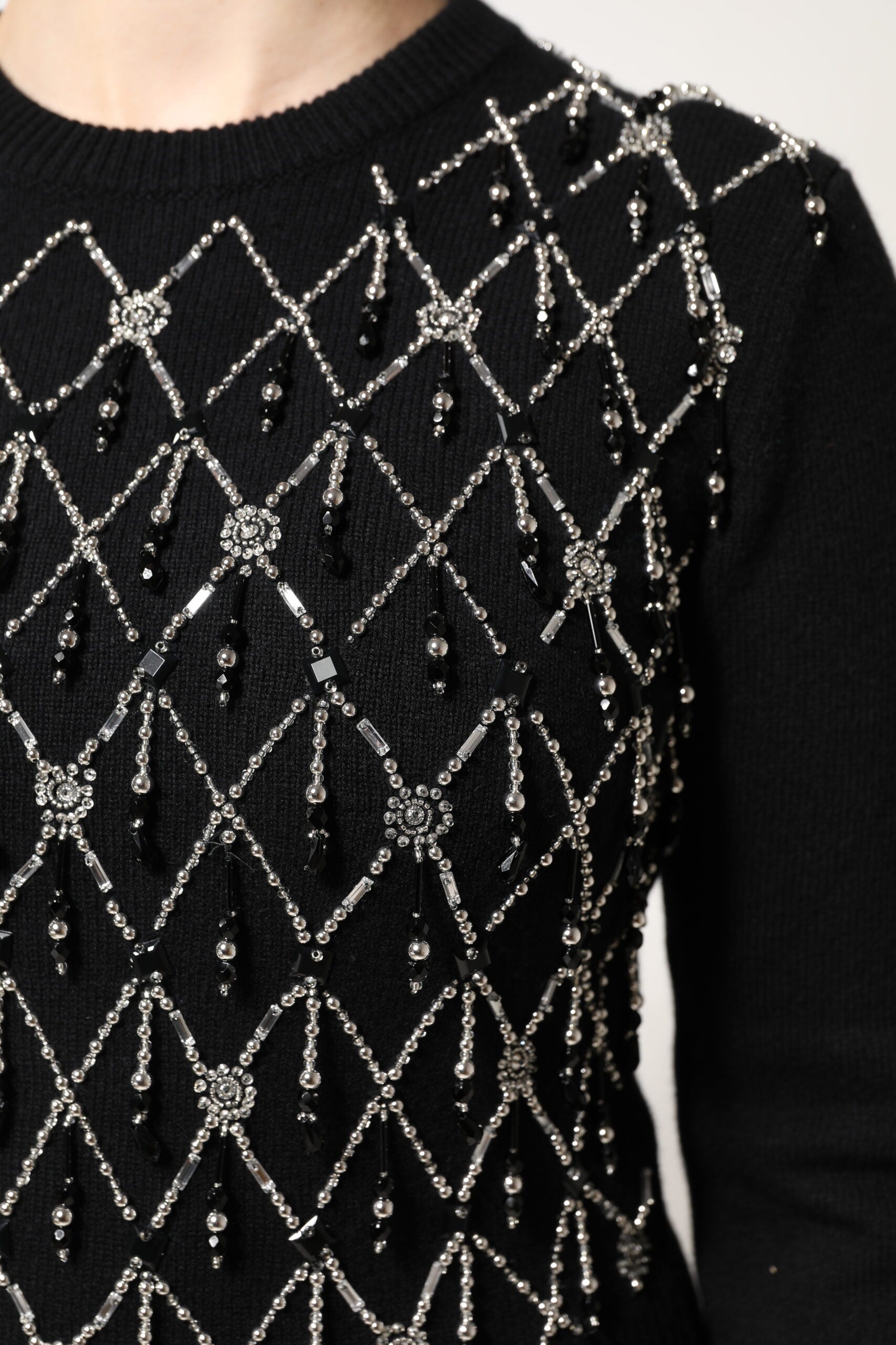 Black Cashmere Embellished Long Sleeves Top - ventzia
