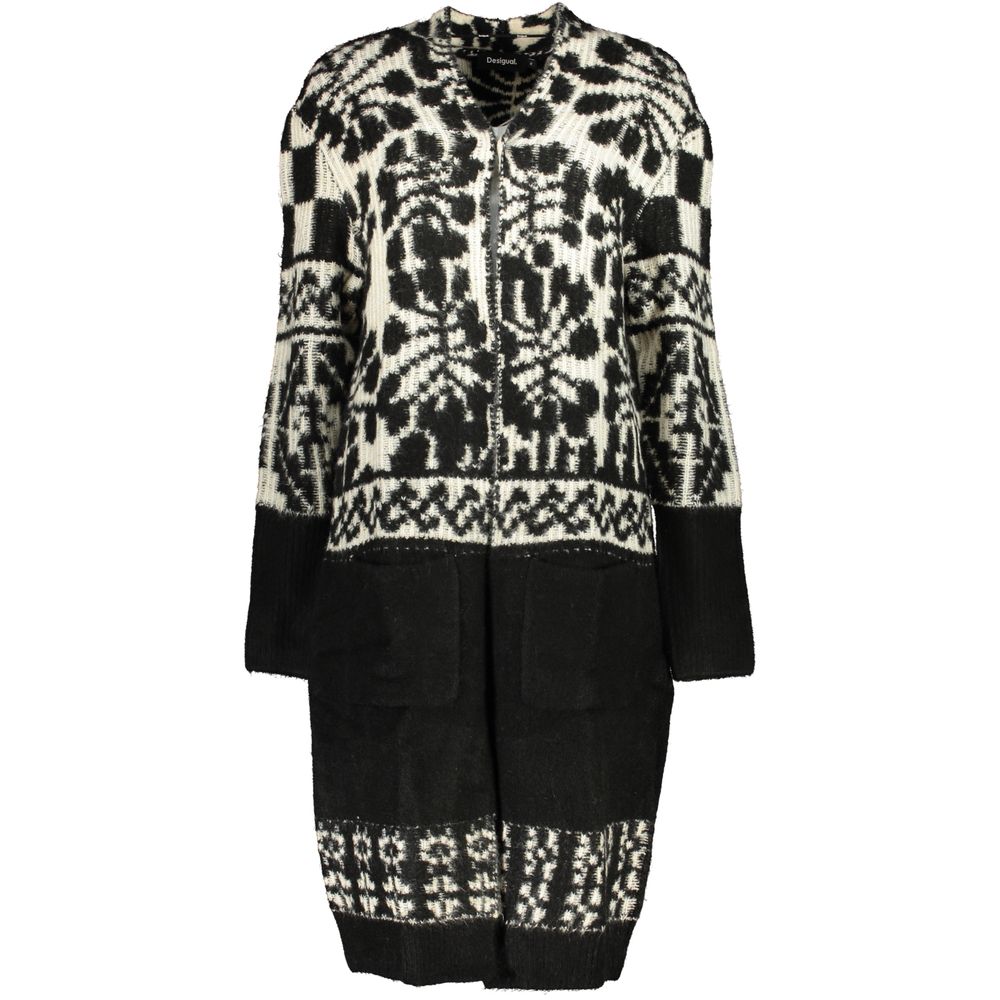 Chic Long Sleeved Coat with Contrast Details - ventzia