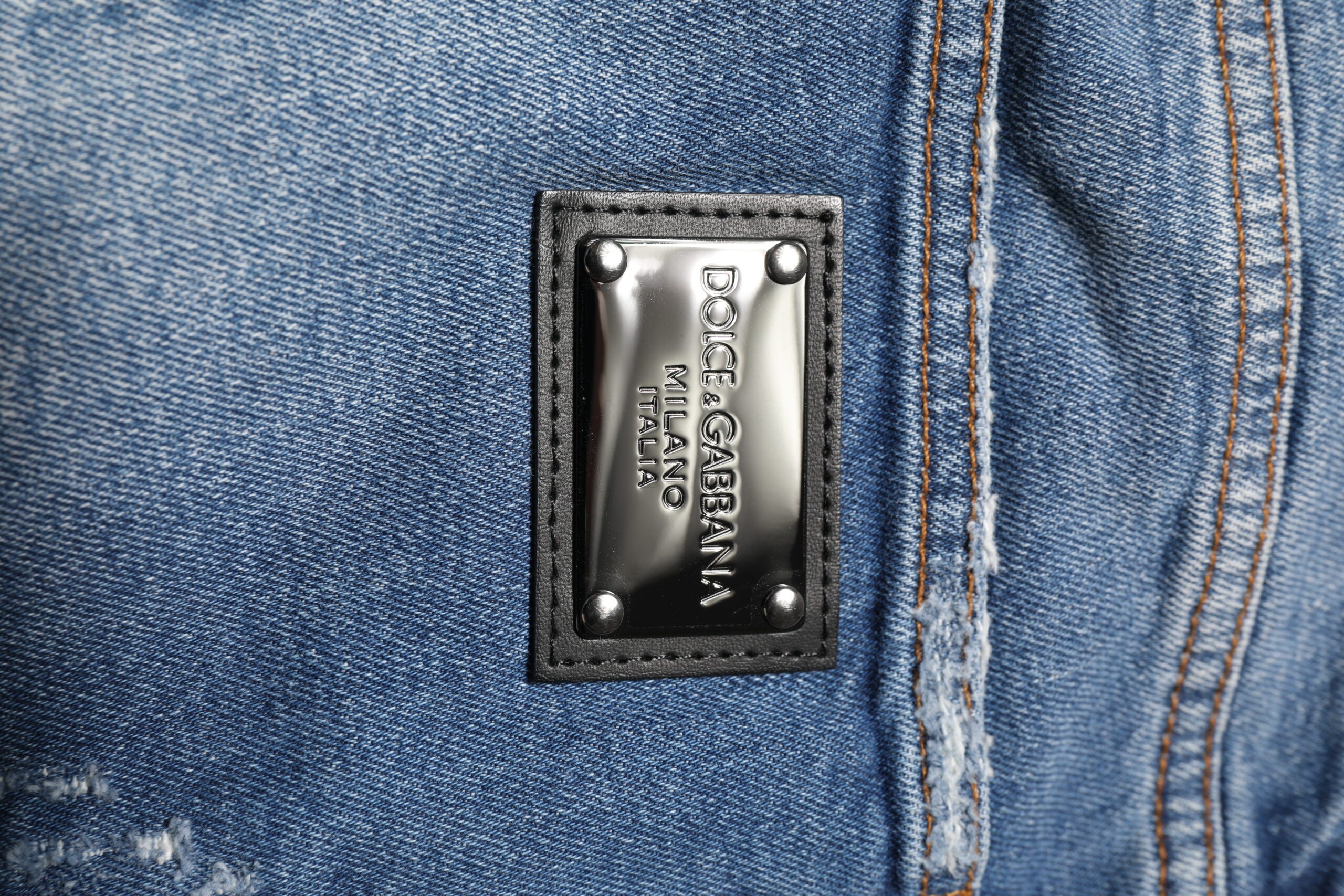 Blue Washed Cotton Logo Plaque Denim Jeans - ventzia
