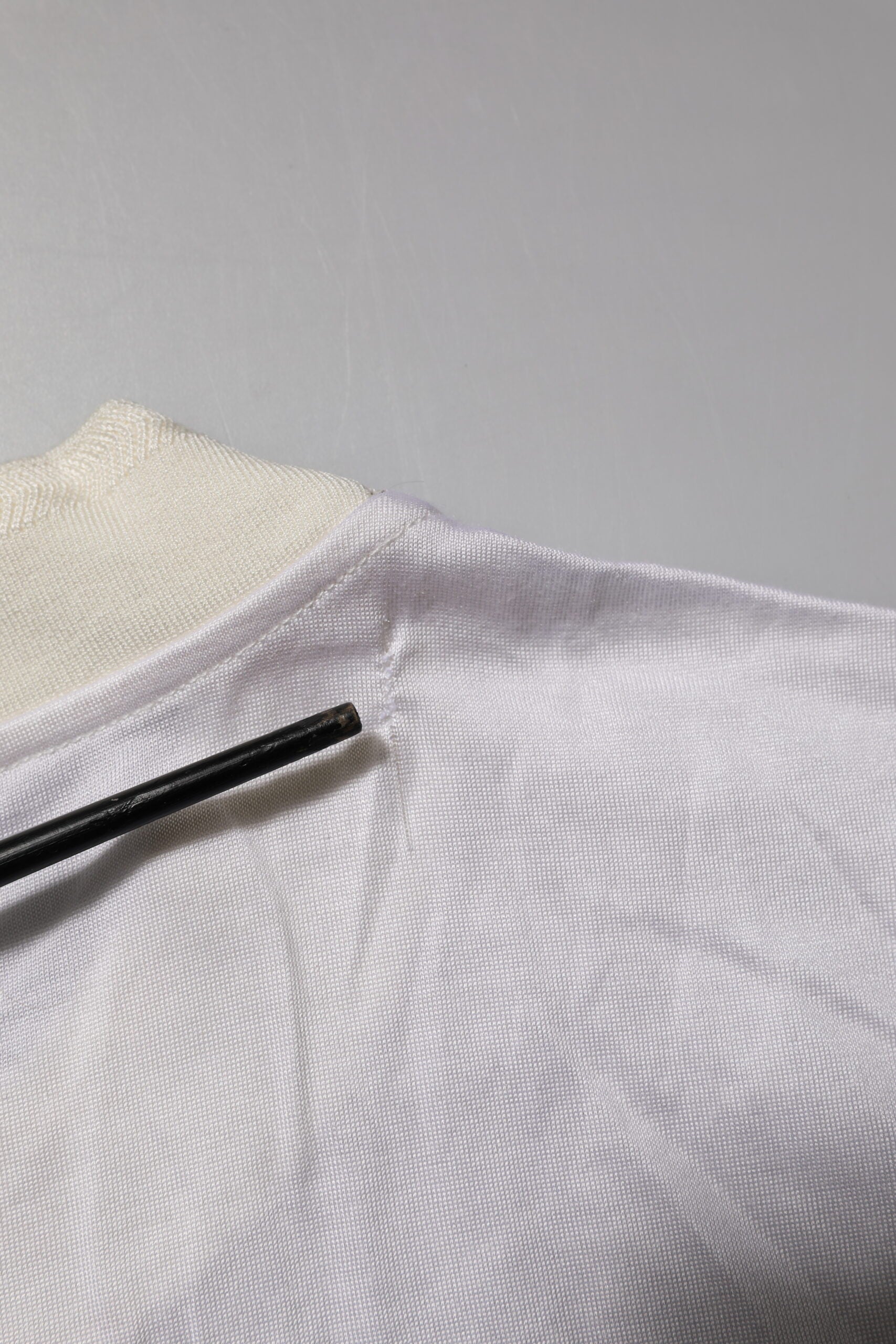 White Silk Crew Neck Long Sleeves T-shirt - ventzia