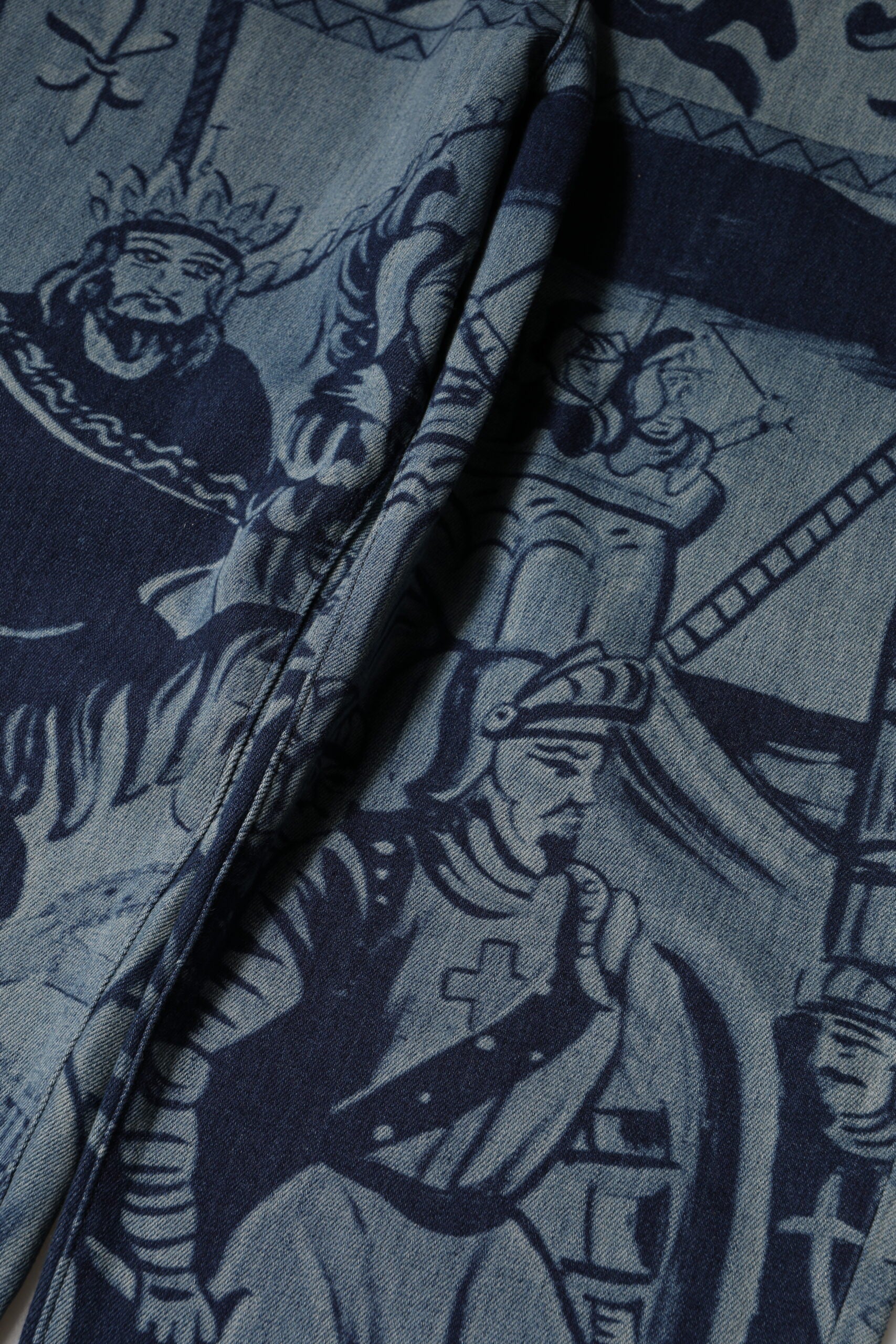 Blue Graphic Print Tapered Denim Jeans - ventzia