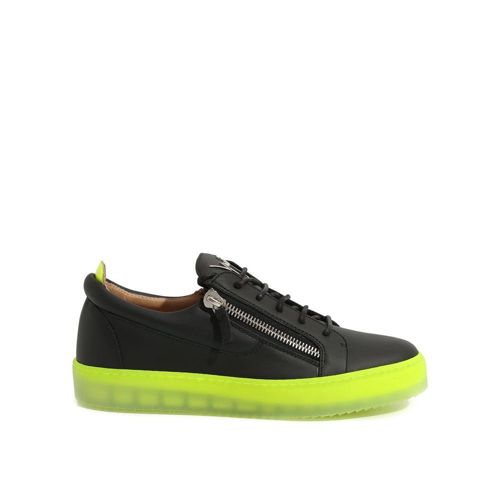 Low-Top Sneakers - ventzia