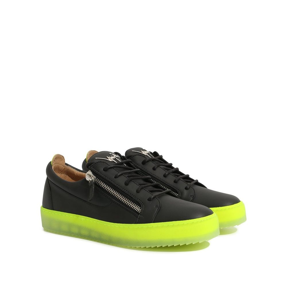 Low-Top Sneakers - ventzia