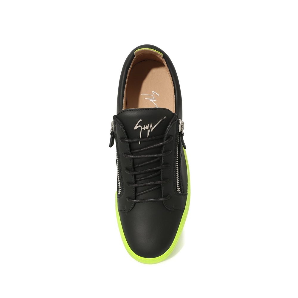 Low-Top Sneakers - ventzia
