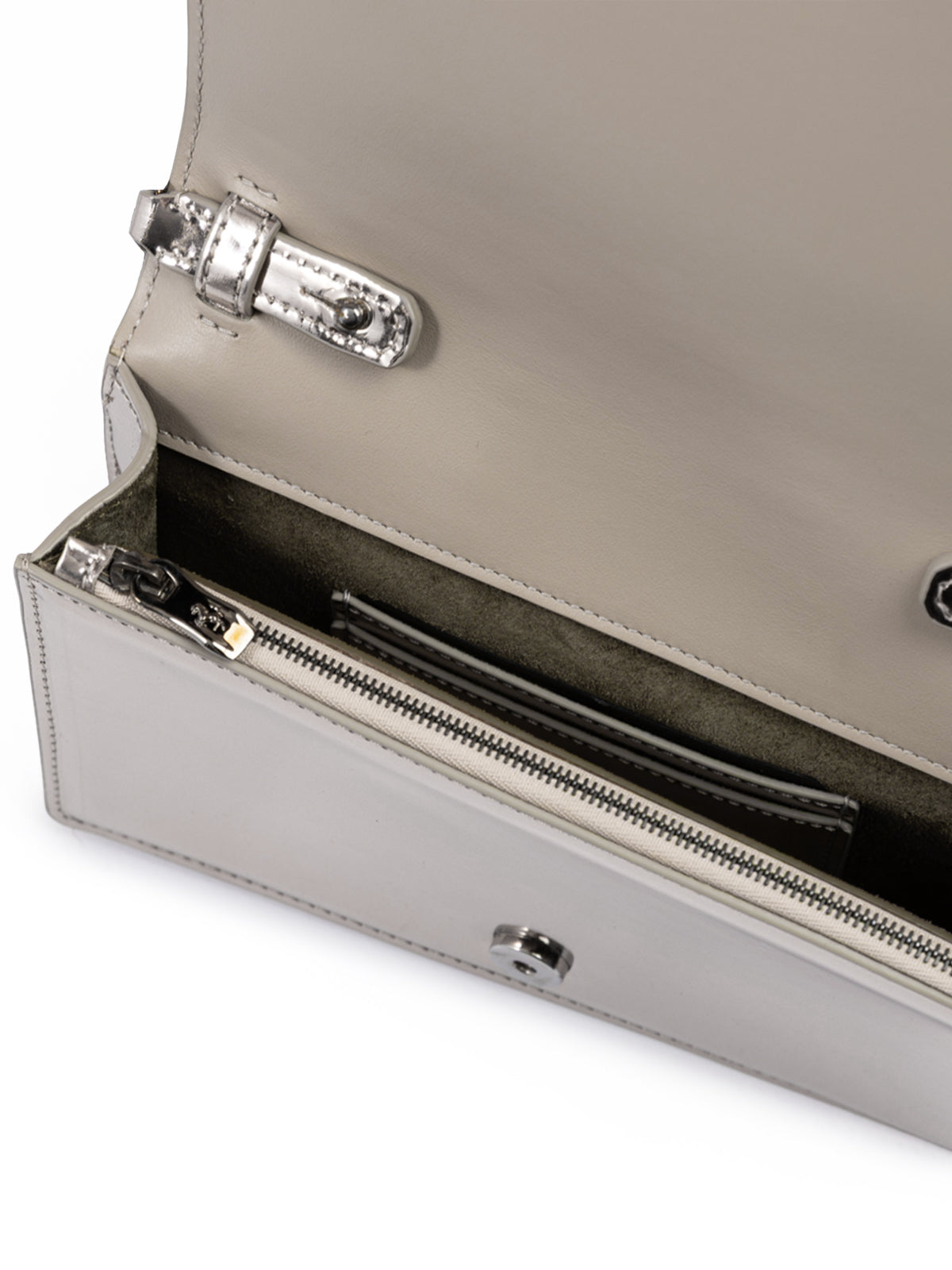 Metal Silver GT patent leather bag with chain - ventzia