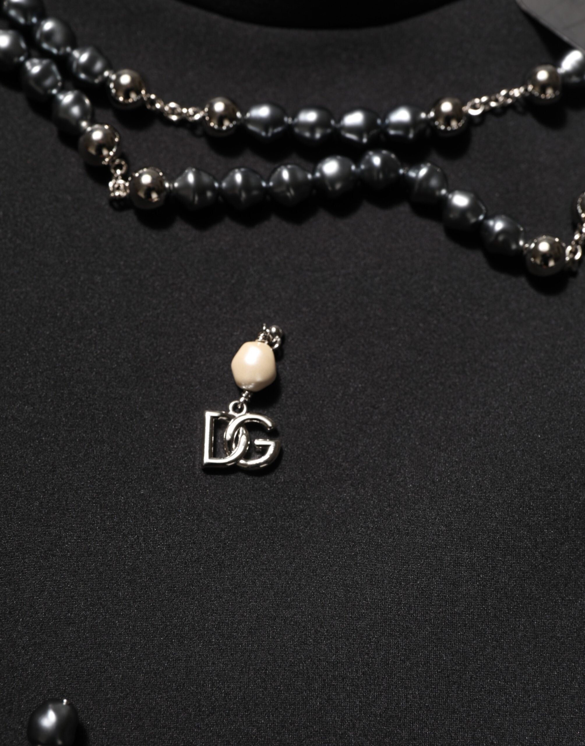 Black Polyester Necklace Embellished T-shirt - ventzia