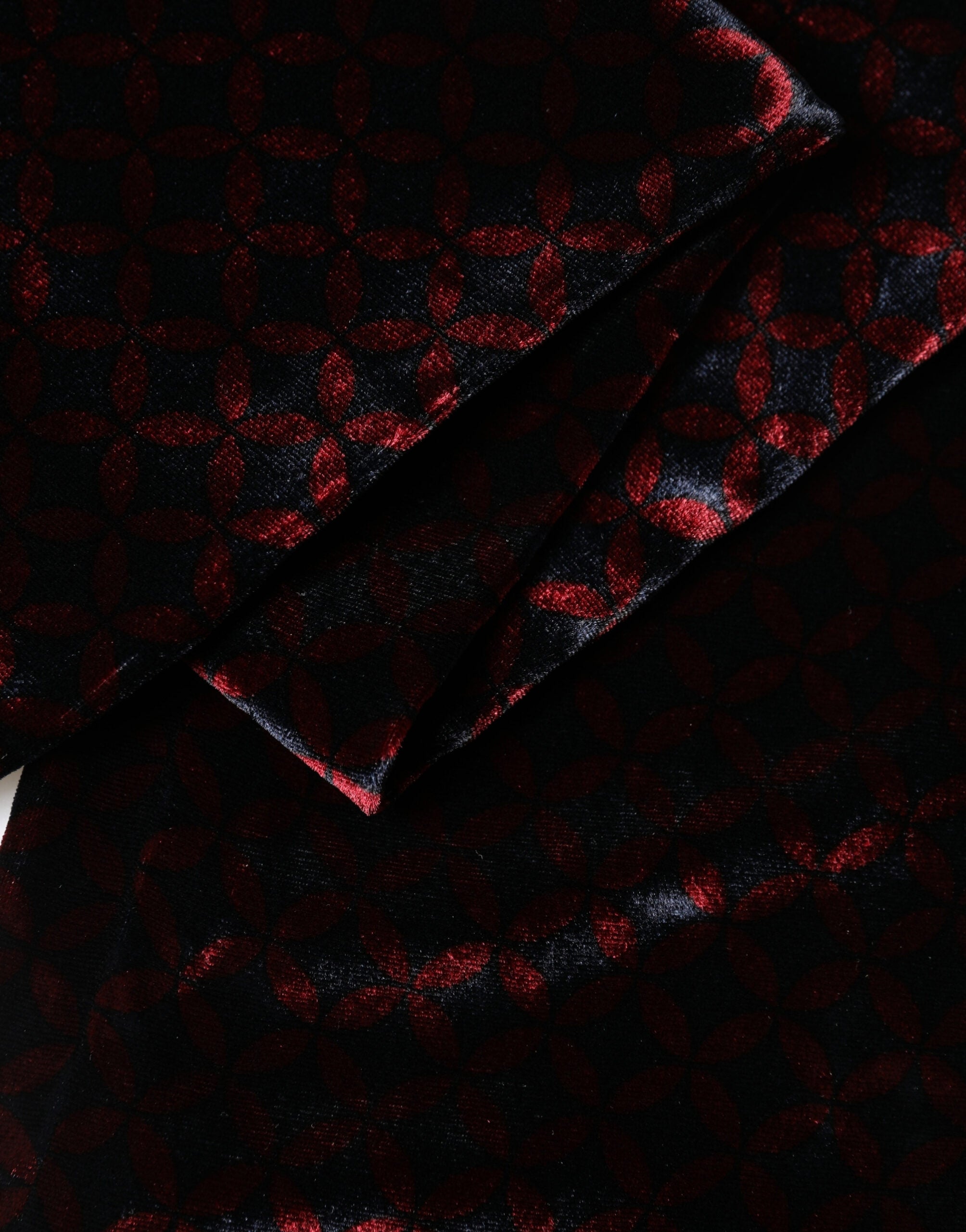 Black Red Rayon Geometric Pattern Fringe 140cm X 16cm  Scarf - ventzia