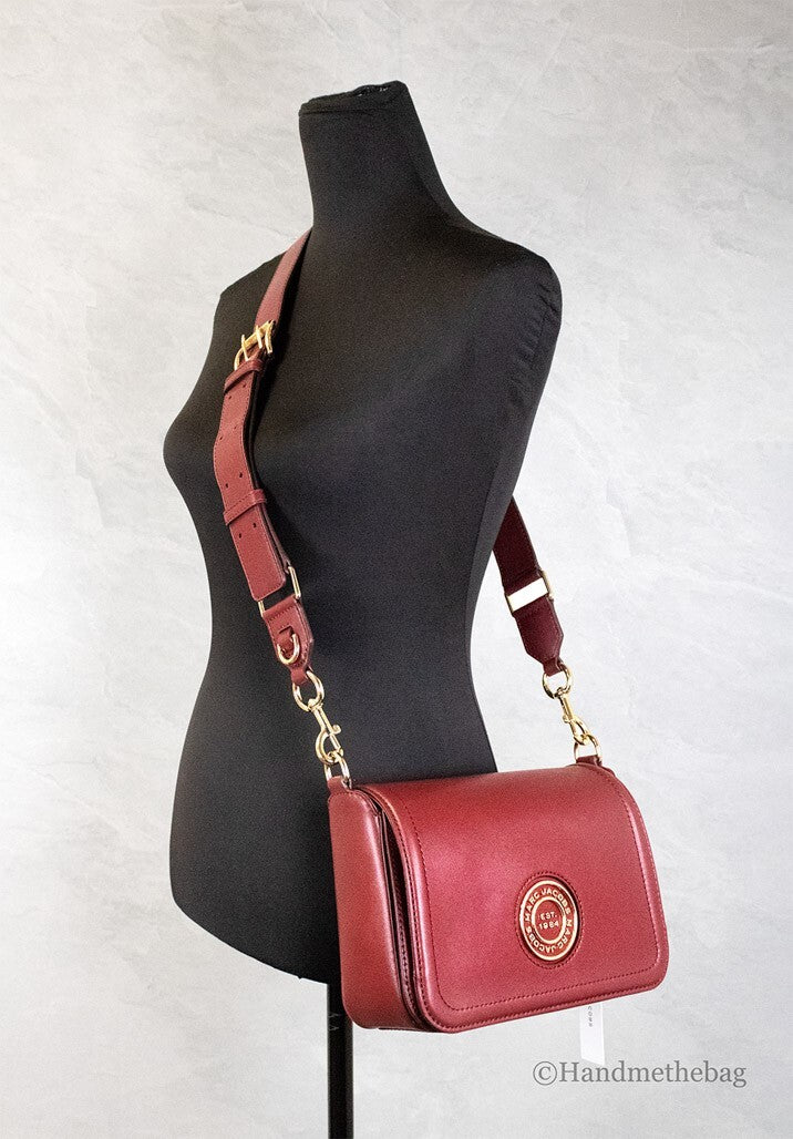 Marc Jacobs Medium Metal Signet Syrah Smooth Leather Flap Crossbody Purse Bag - ventzia