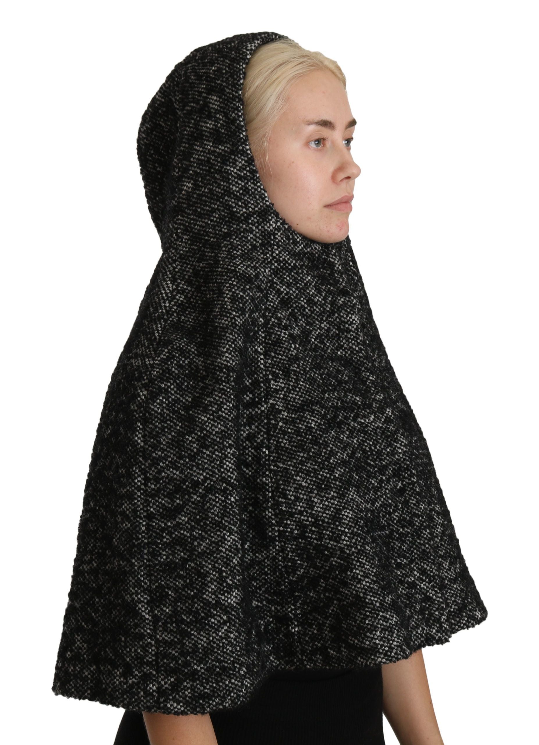Elegant Gray Wool Hooded Scarf by Iconic Italian Label - ventzia