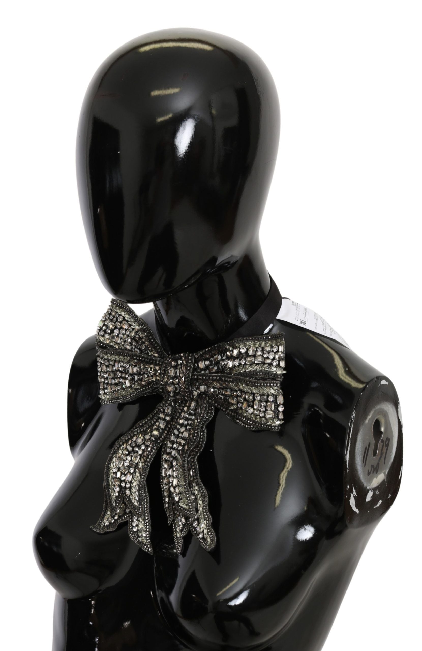 Elegant Silver Silk Bowtie - ventzia