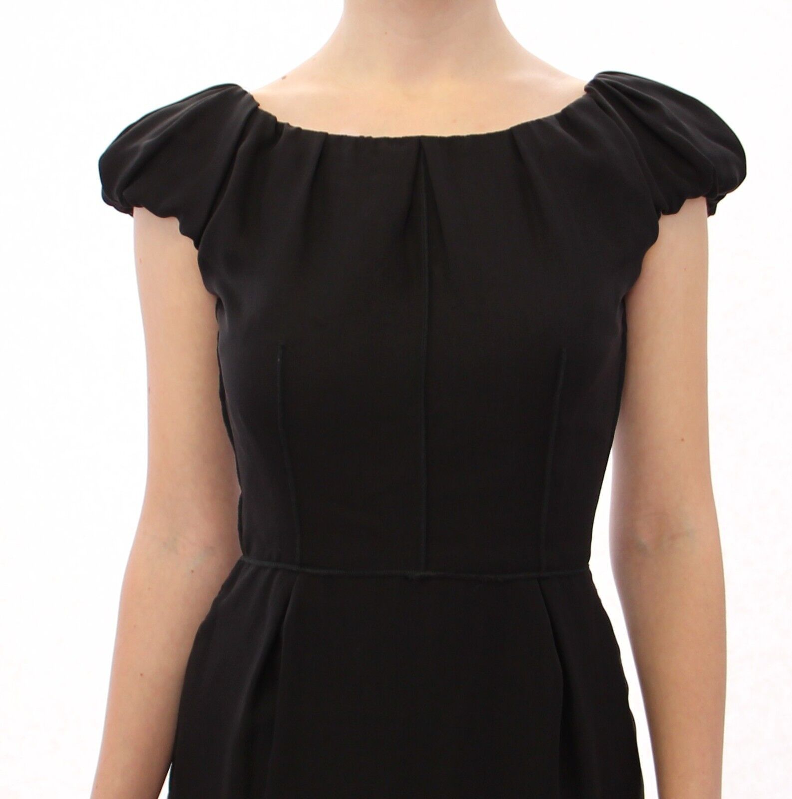 Elegant Silk Shortsleeved Evening Gown - ventzia