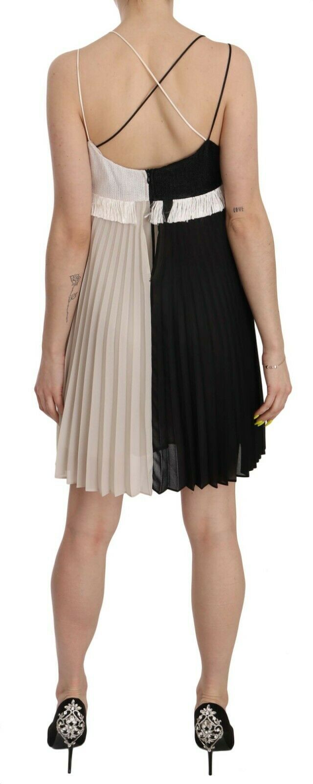 Chic Plunging A-Line Princess Mini Dress - ventzia