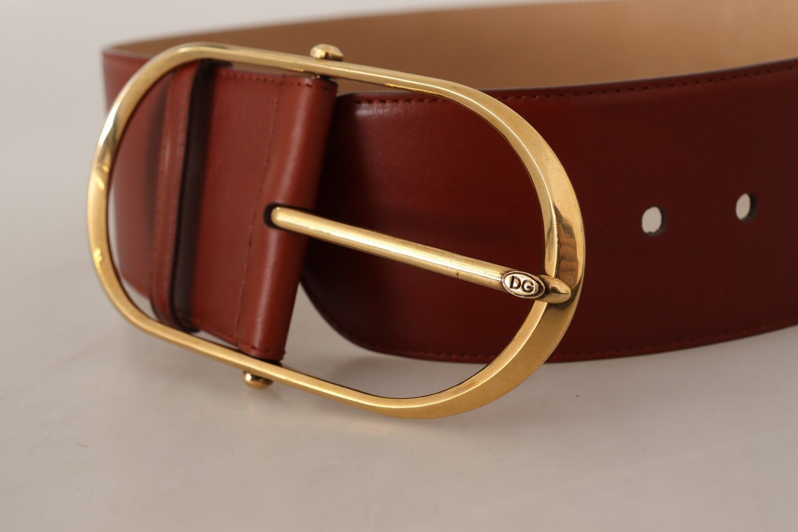 Elegant Maroon Leather Belt with Gold Accents - ventzia