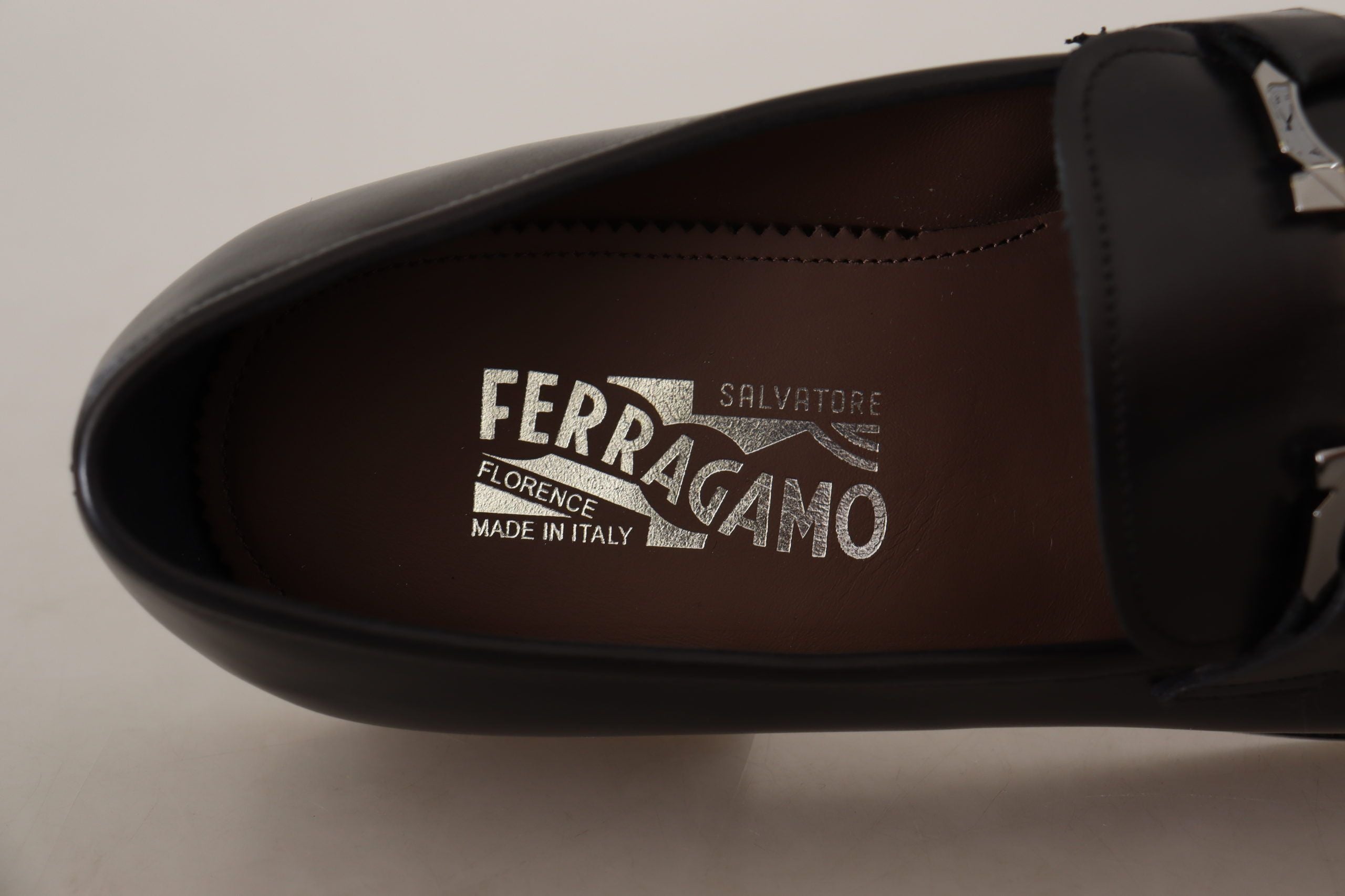 Suave Black Leather Gancio Bit Loafers - ventzia