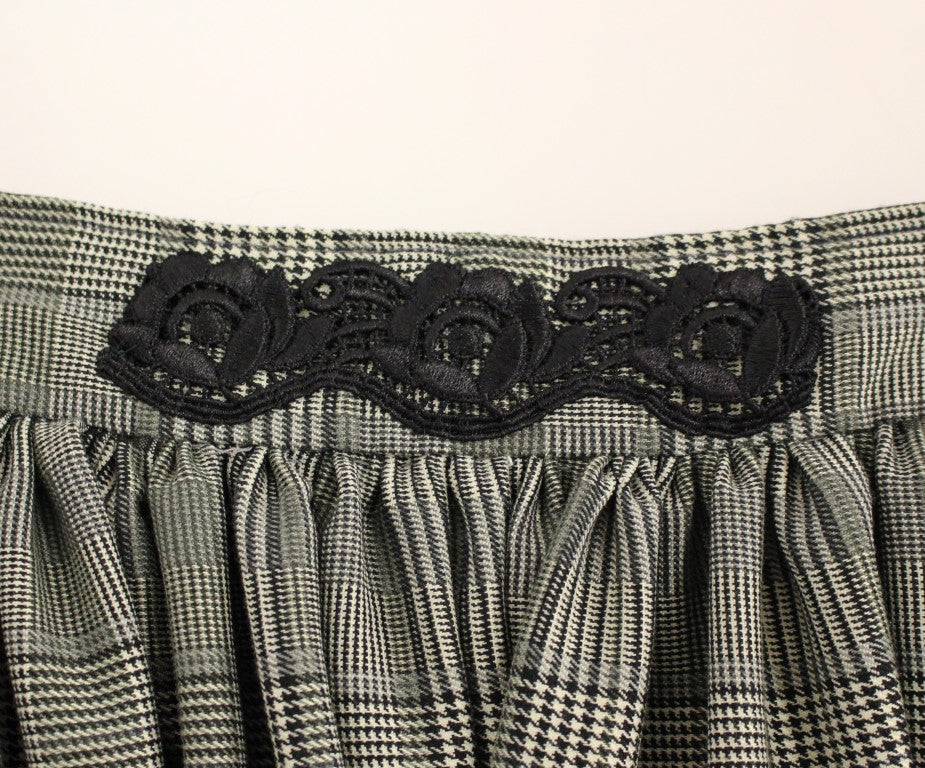 Elegant Gray Checkered Wool Shorts Skirt - ventzia