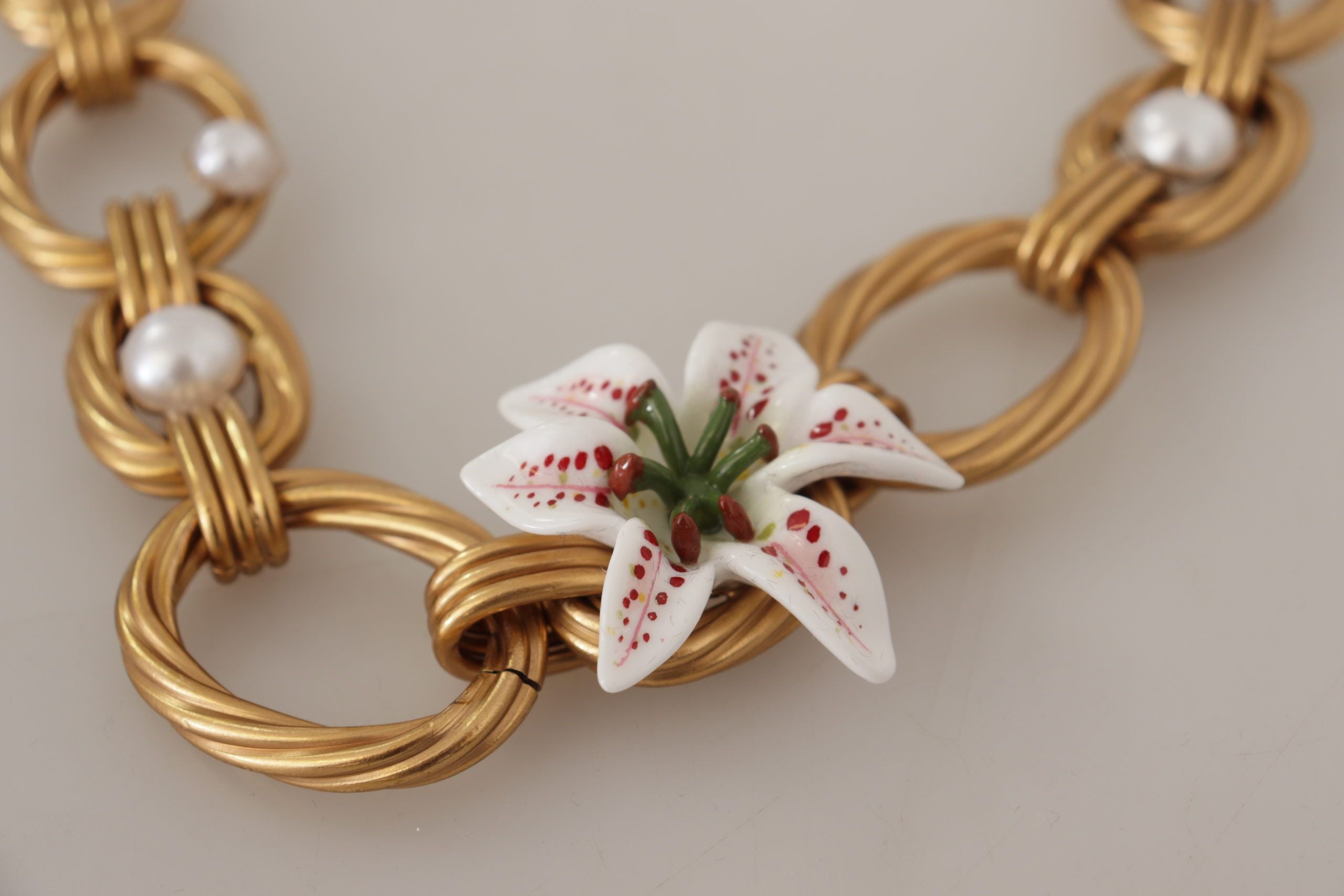 Gold White Lily Floral Chain Statement Necklace - ventzia