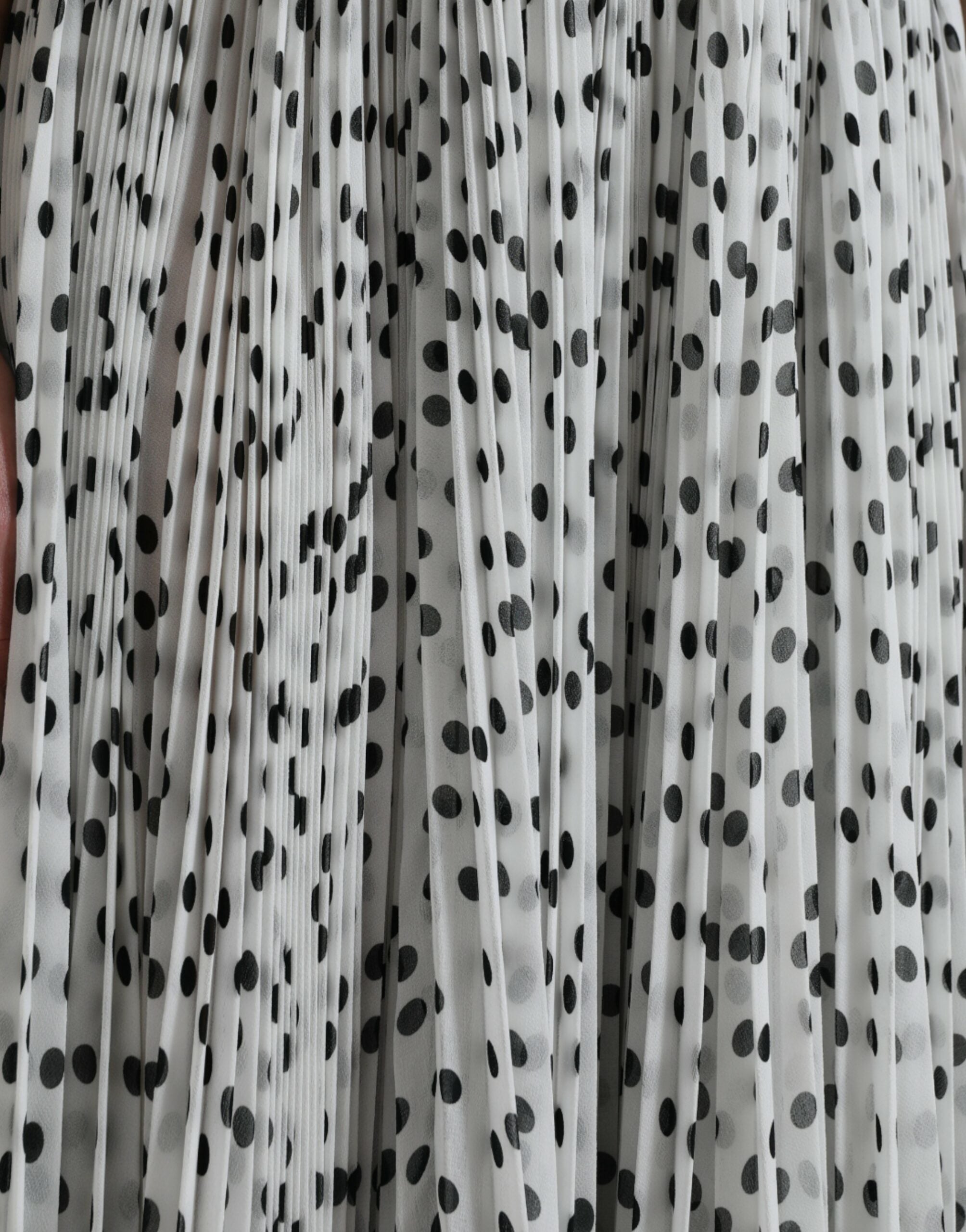 White Polka Dot A-line Pleated Maxi Dress - ventzia