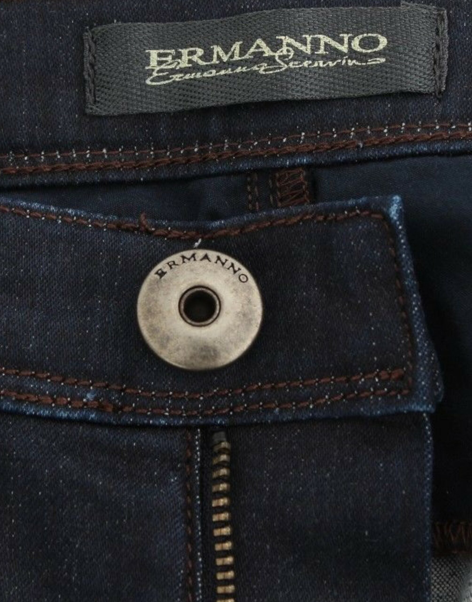 Chic Dark Blue Slim Jeans for Elegant Style - ventzia