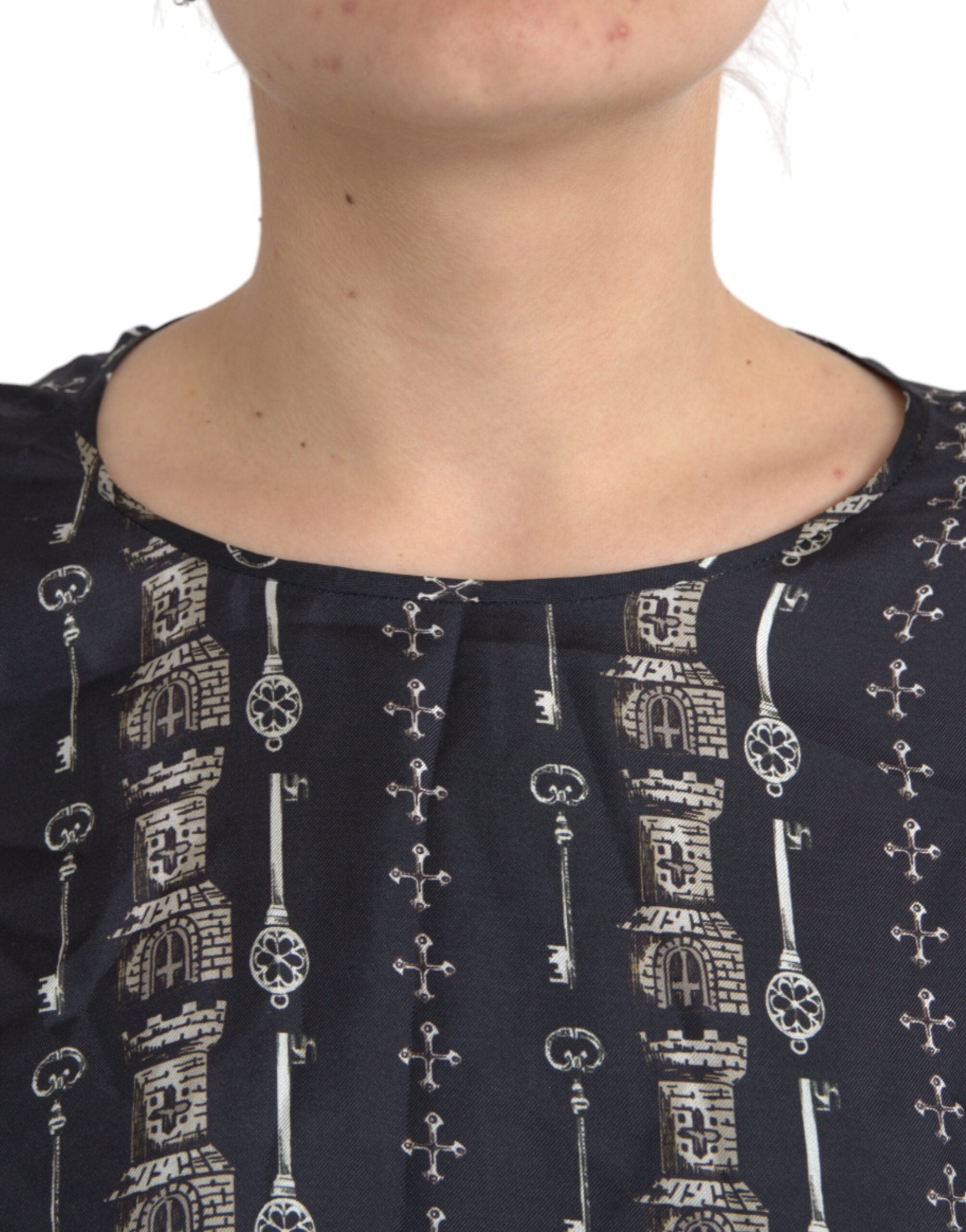 Black Key Castle Print Silk Blouse T-shirt - ventzia