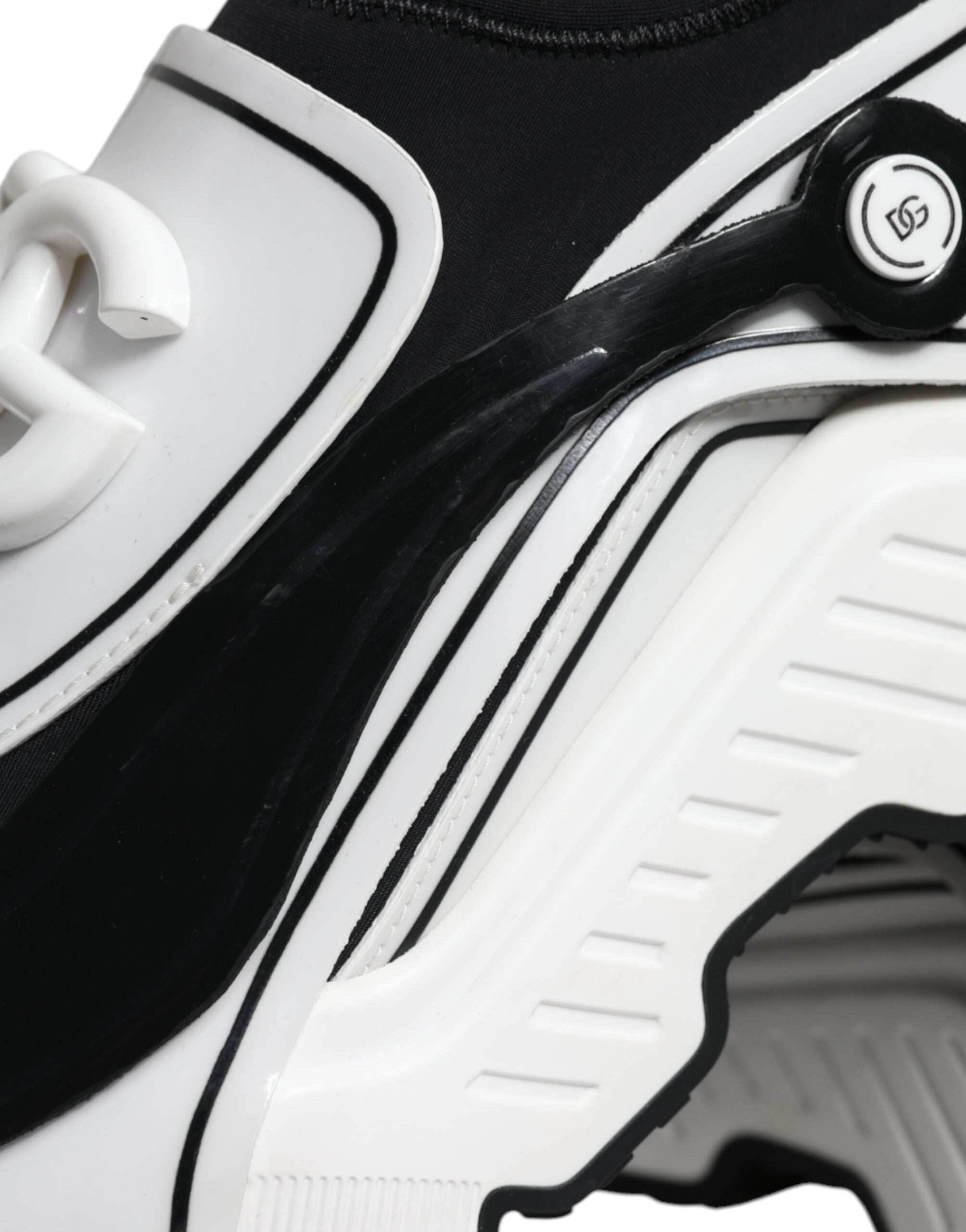 White Black Logo Plaque Daymaster Sneakers Shoes - ventzia