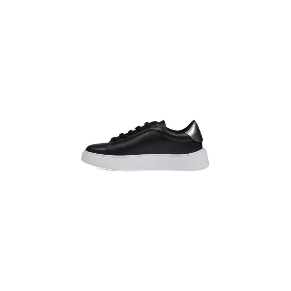 Black Polyethylene Sneaker - ventzia