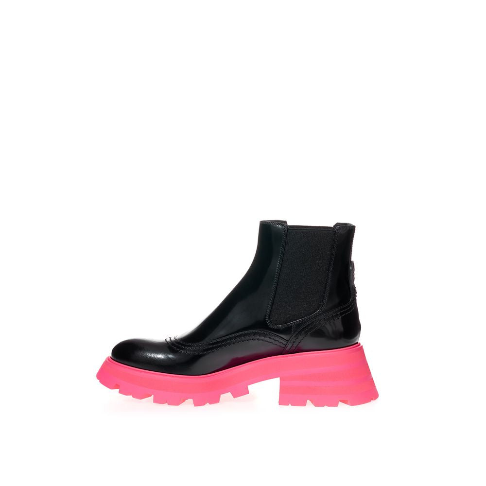 Elegant Black Leather Boots - ventzia