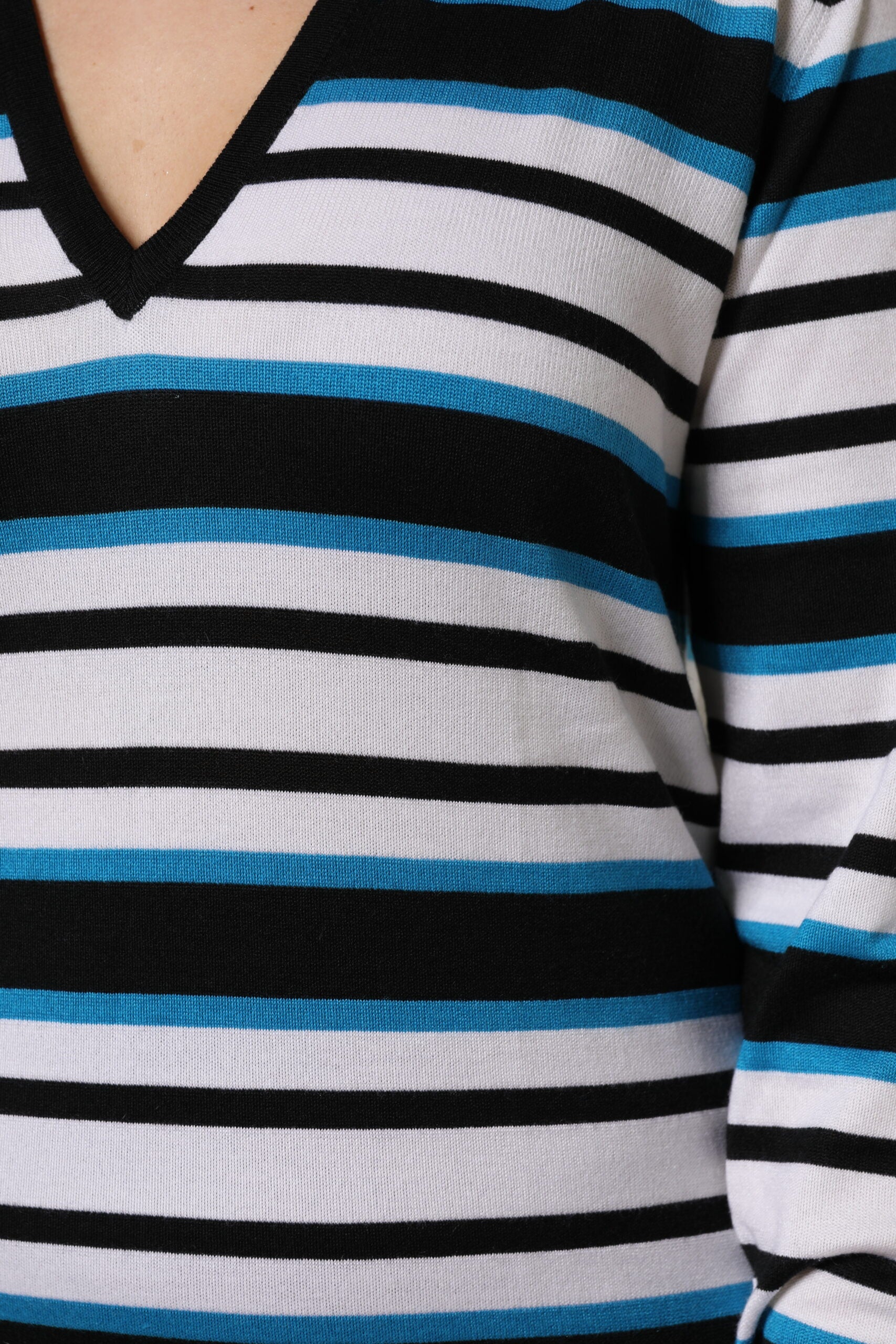Multicolor Stripes Long Sleeves V-neck Top - ventzia