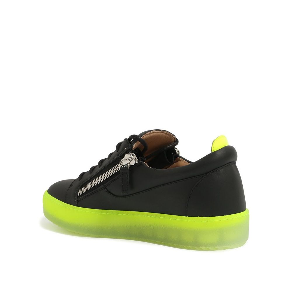 Low-Top Sneakers - ventzia