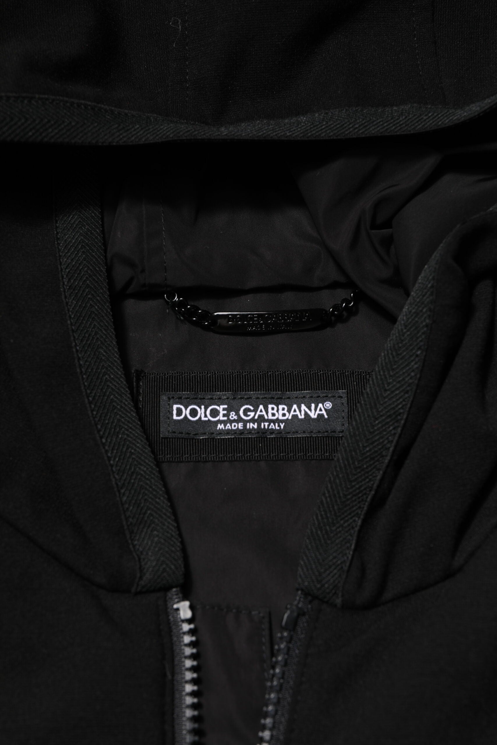 Black Sleeveless Hooded Logo Plaque Jacket - ventzia