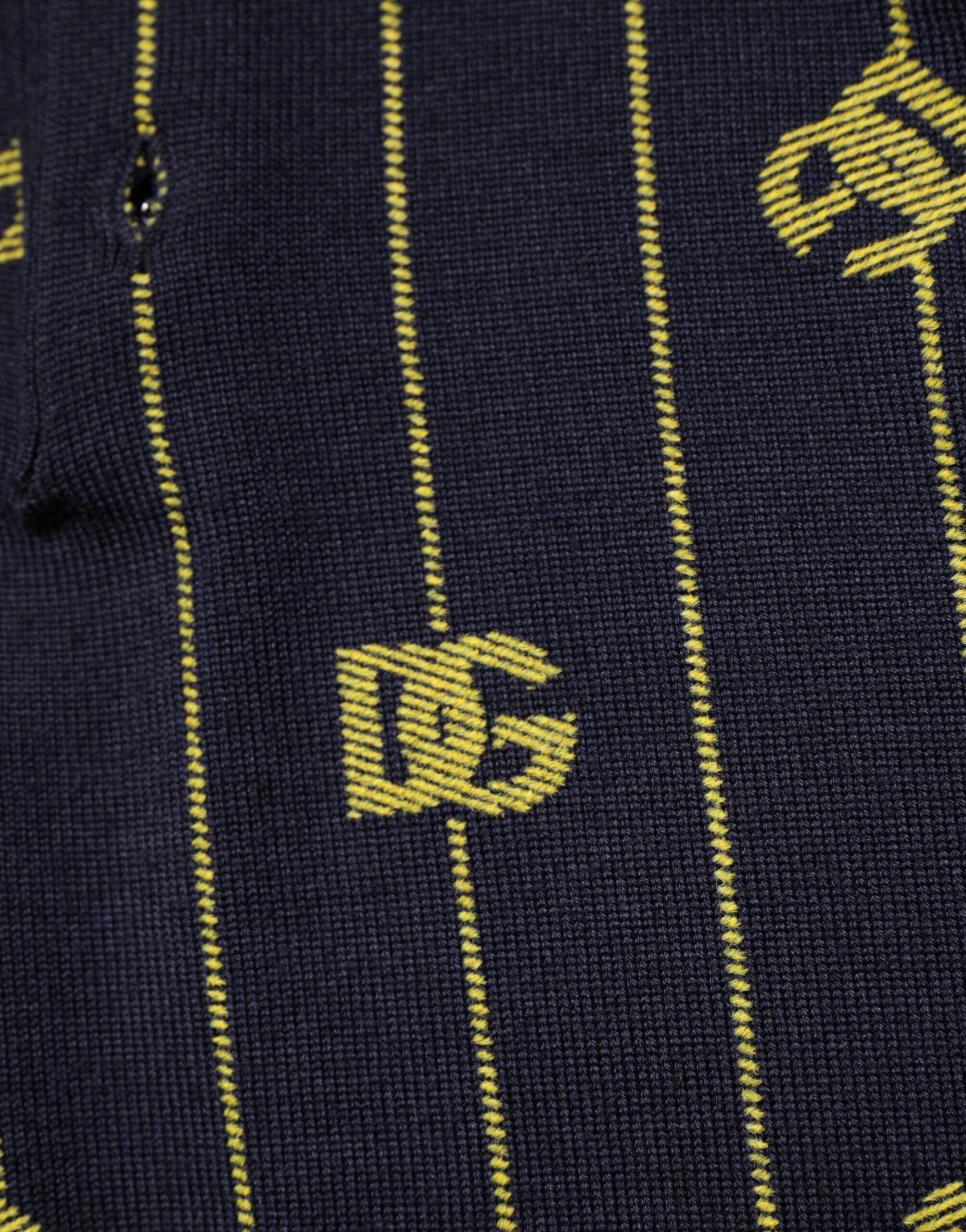 Black Logo Jacquard Knitted Polo Shirt T-shirt - ventzia