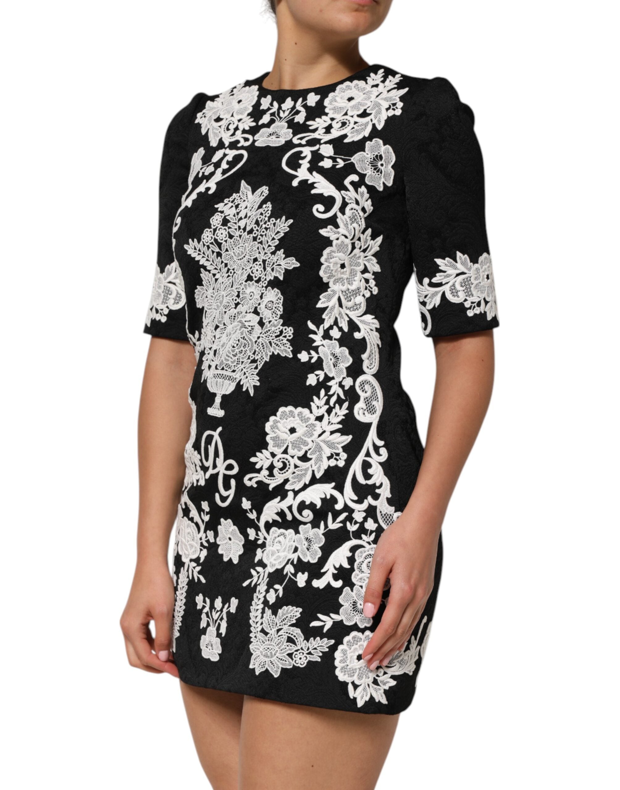 Black Lace Trim Short Sleeves A-line Dress - ventzia
