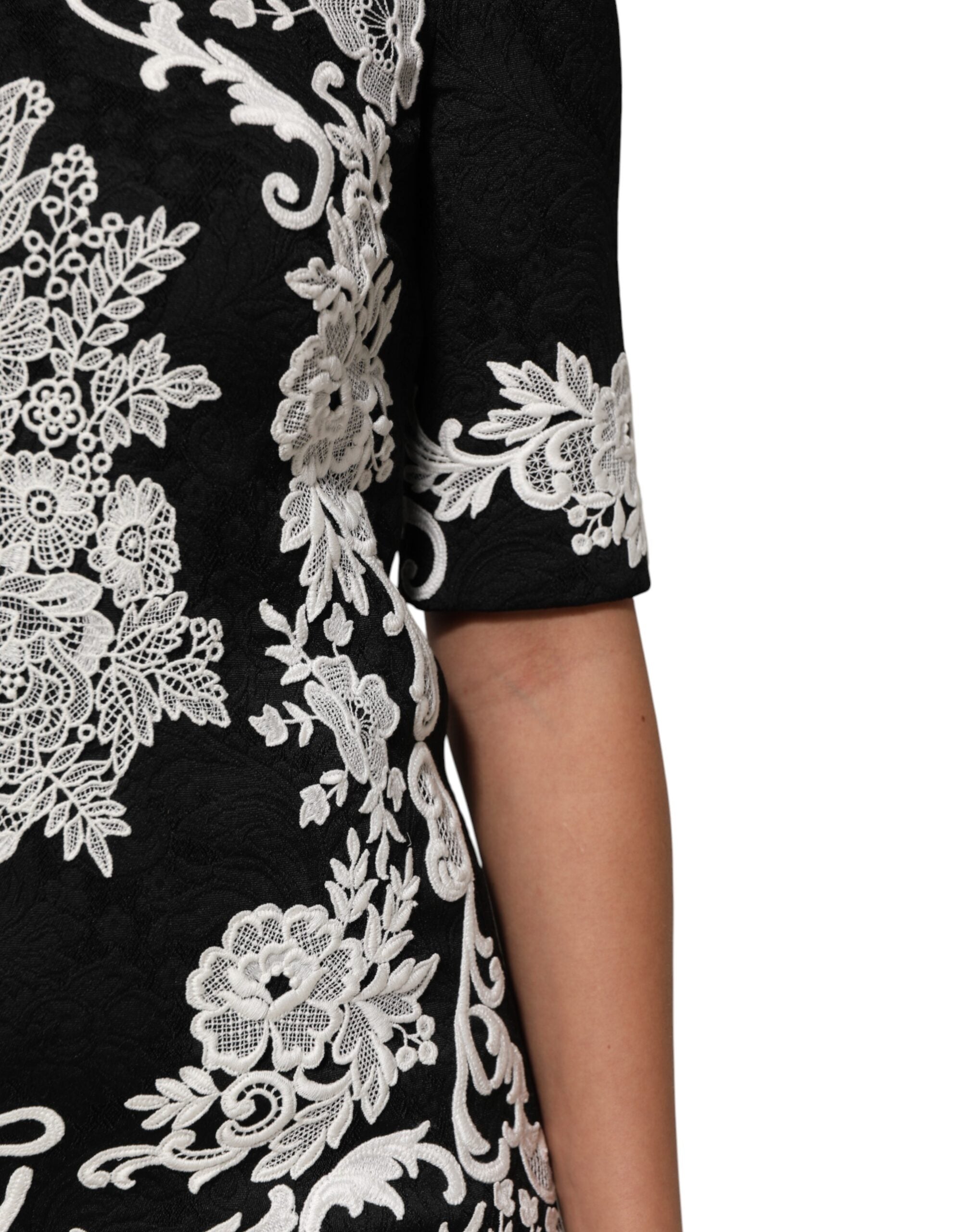 Black Lace Trim Short Sleeves A-line Dress - ventzia