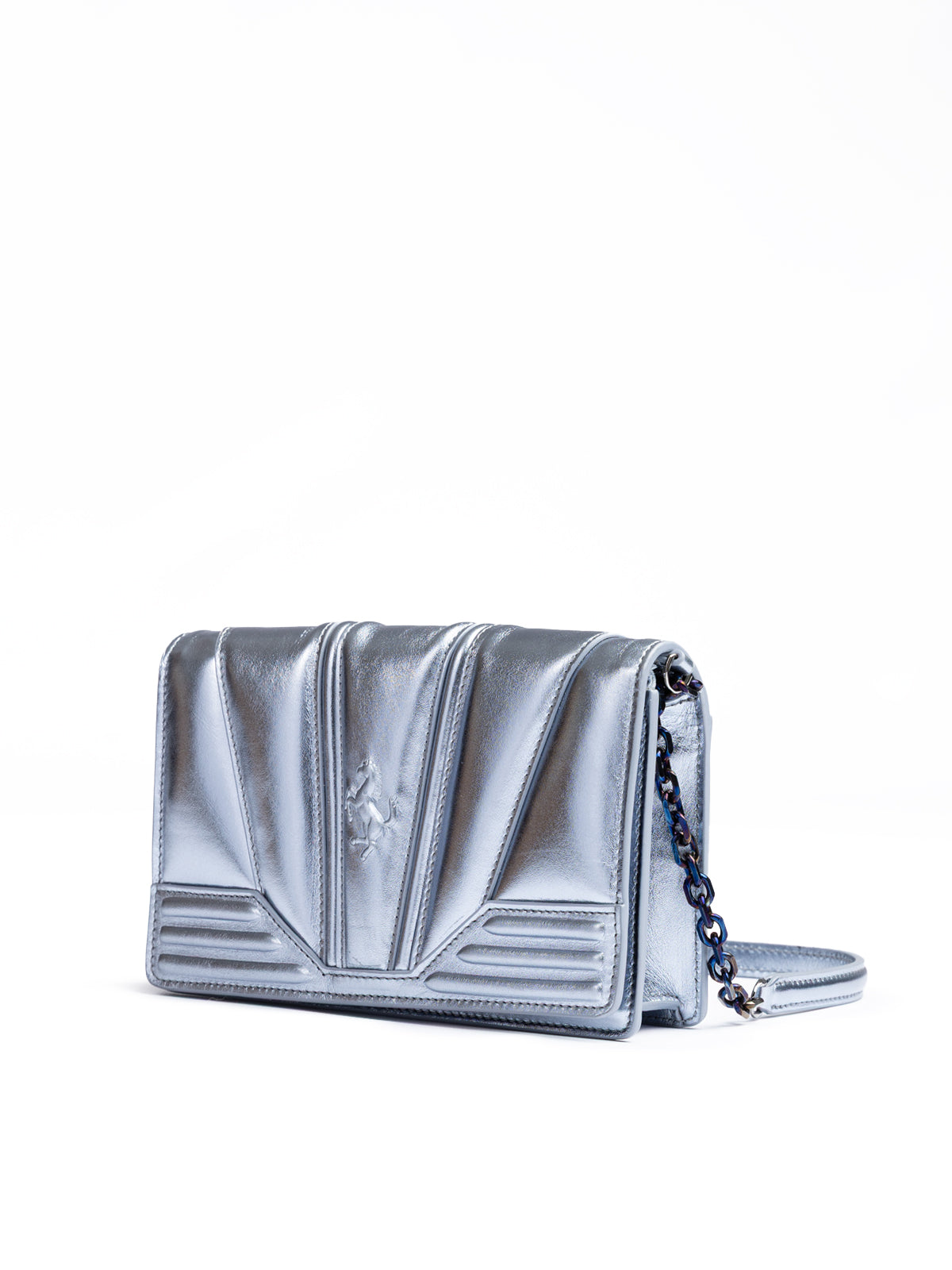 Metal light blue GT patent leather bag with chain - ventzia