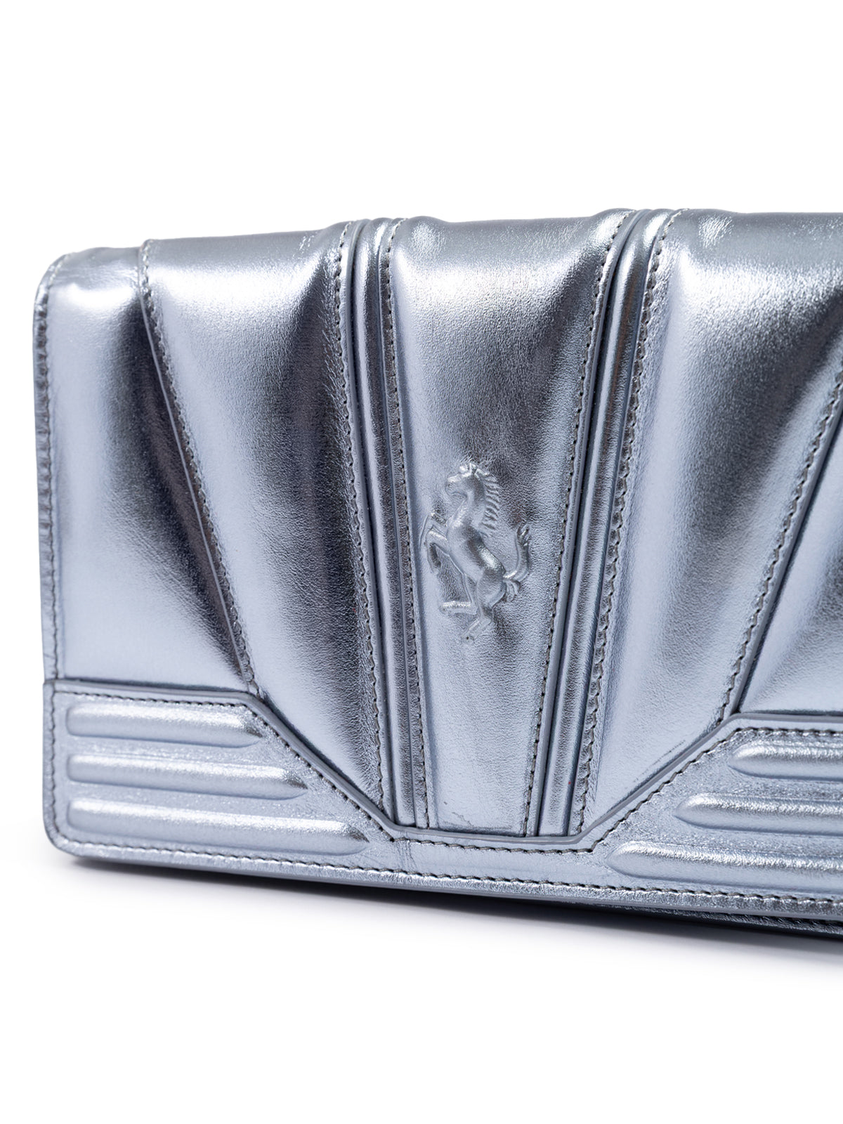 Metal light blue GT patent leather bag with chain - ventzia