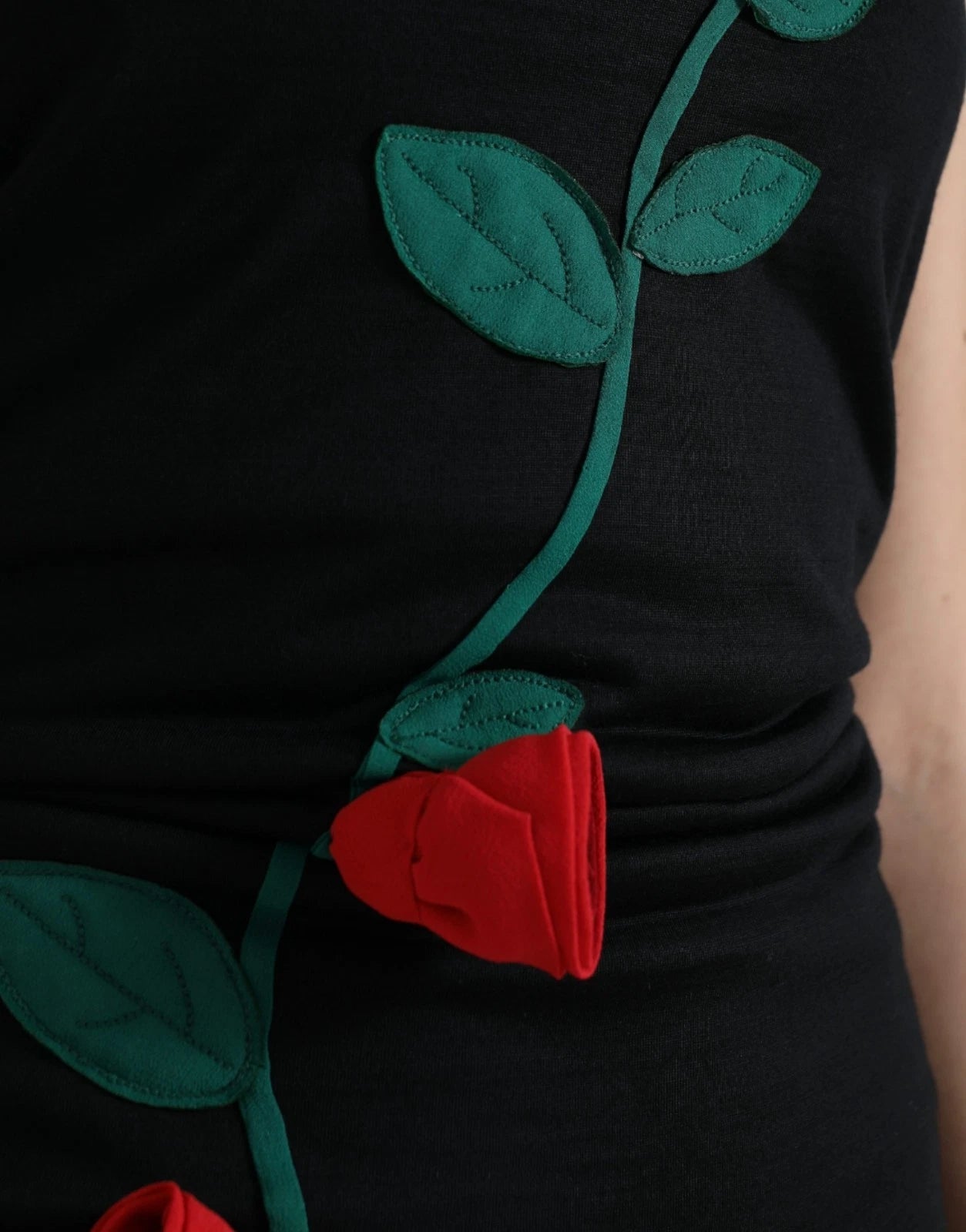 Black Wool Sleeveless Rose Applique Dress - ventzia